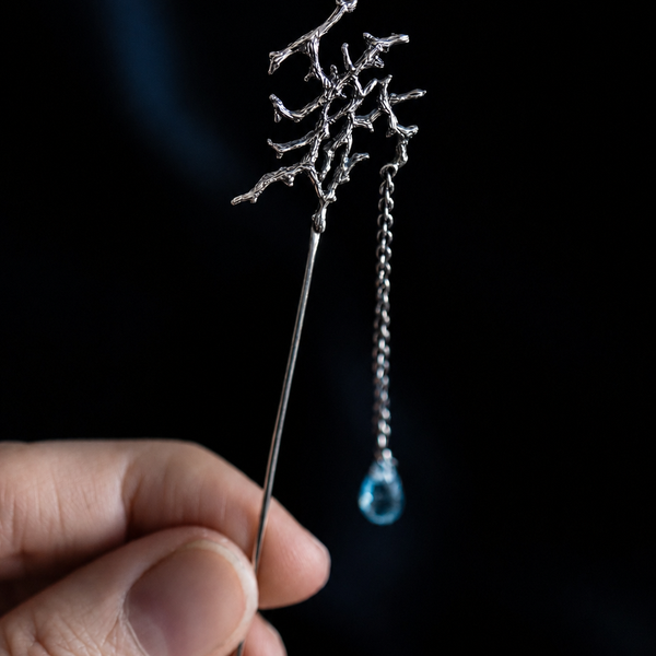 Yr - Pin Brooch with Blue Topaz